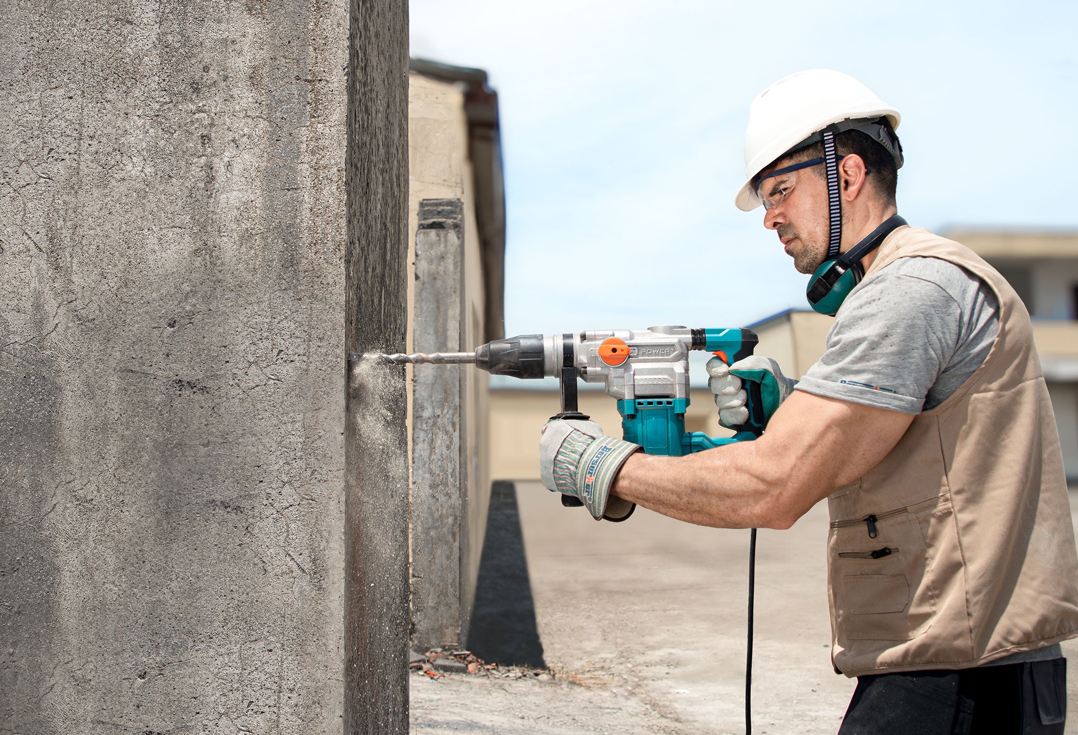 Berserker 1-9/16" SDS-Max Rotary Hammer Dril - In-use scenario